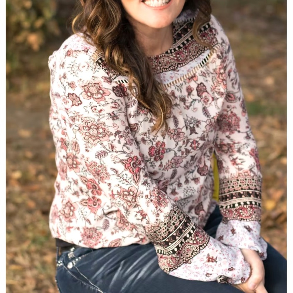 DAYTRIP BUCKLE Beige/Multi CREPE Floral Lace Eyelets PEASANT BOHO Blouse/Top M
